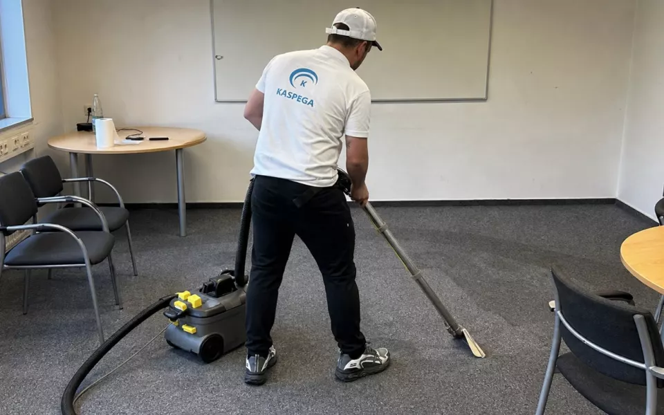 Kaspega-Mitarbeiter während einer Sonderreinigung